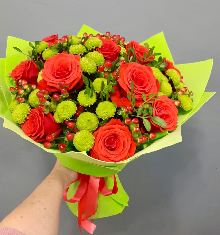 Букет цветов из: Хризантемы и Розы в Красноярском