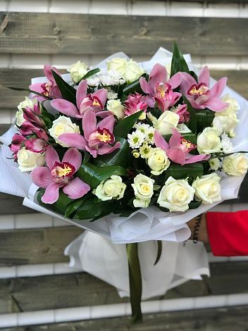 Букет цветов из: Розы и Хризантемы в Красноярском