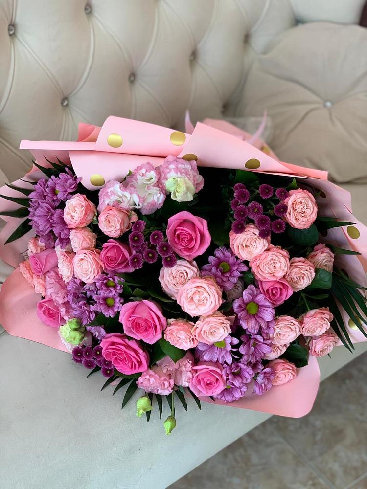 Букет цветов из: Хризантемы, Розы и Лизиантусы в Красноярском