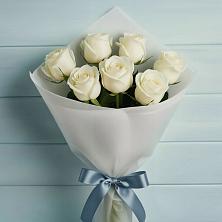 Букет 7 Белых роз Эдлесс Лав в Красноярском