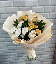 Букет цветов из:  Розы и Хризантемы в Красноярском