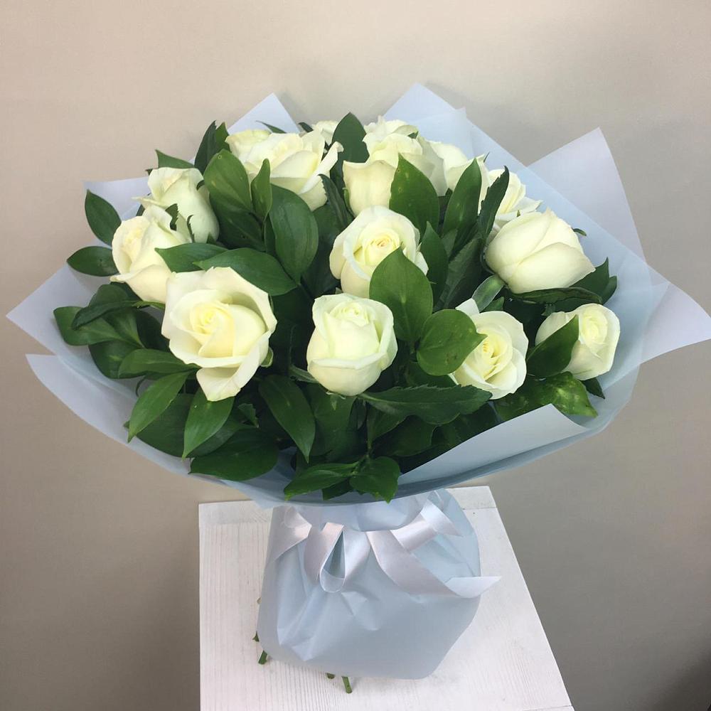 Букет 15 Белых роз Проуд в Красноярском