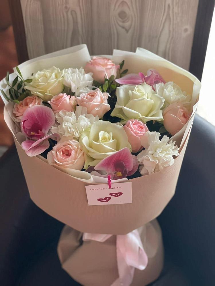 Букет цветов из: Орхидеи, Розы и Гвоздики в Красноярском