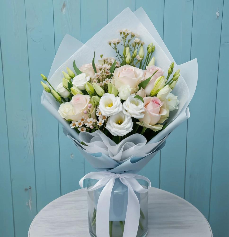 Букет цветов из: Розы и Лизиантусы в Красноярском