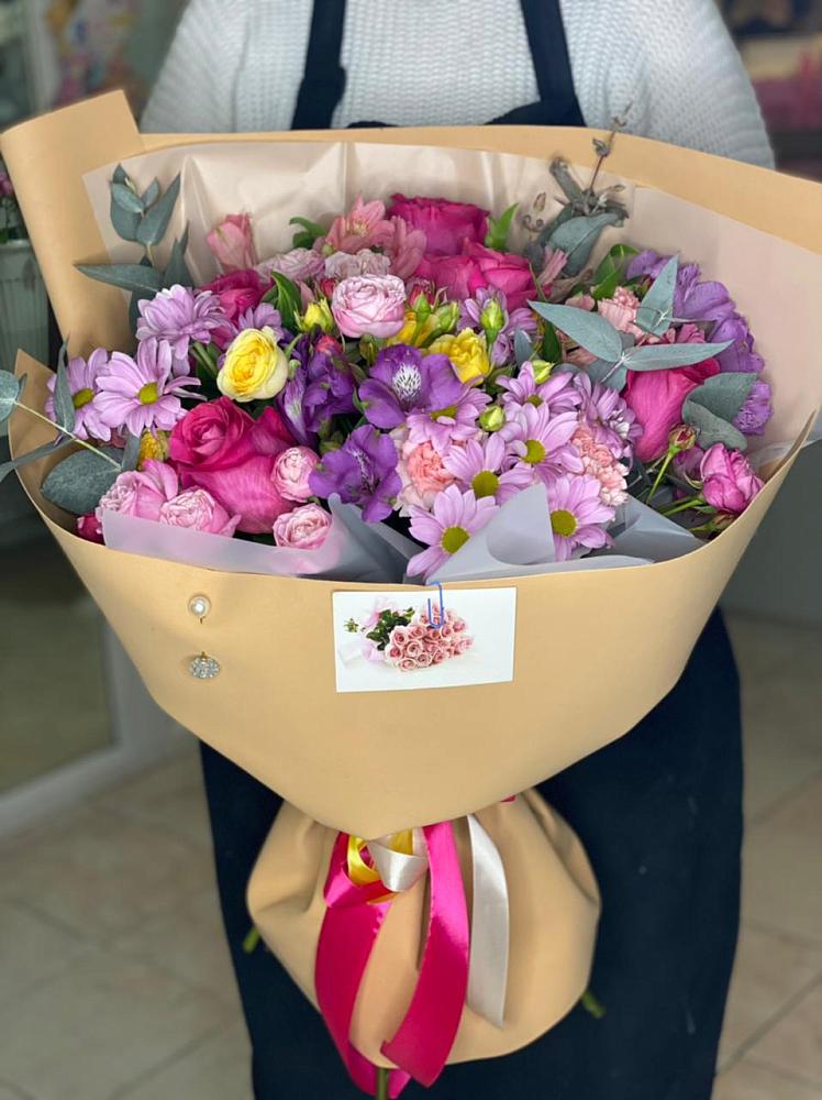 Букет цветов из: Хризантемы, Гвоздики и Альстромерии в Красноярском