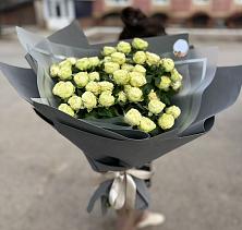 Букет Белые кустовые розы Солинеро в Красноярском
