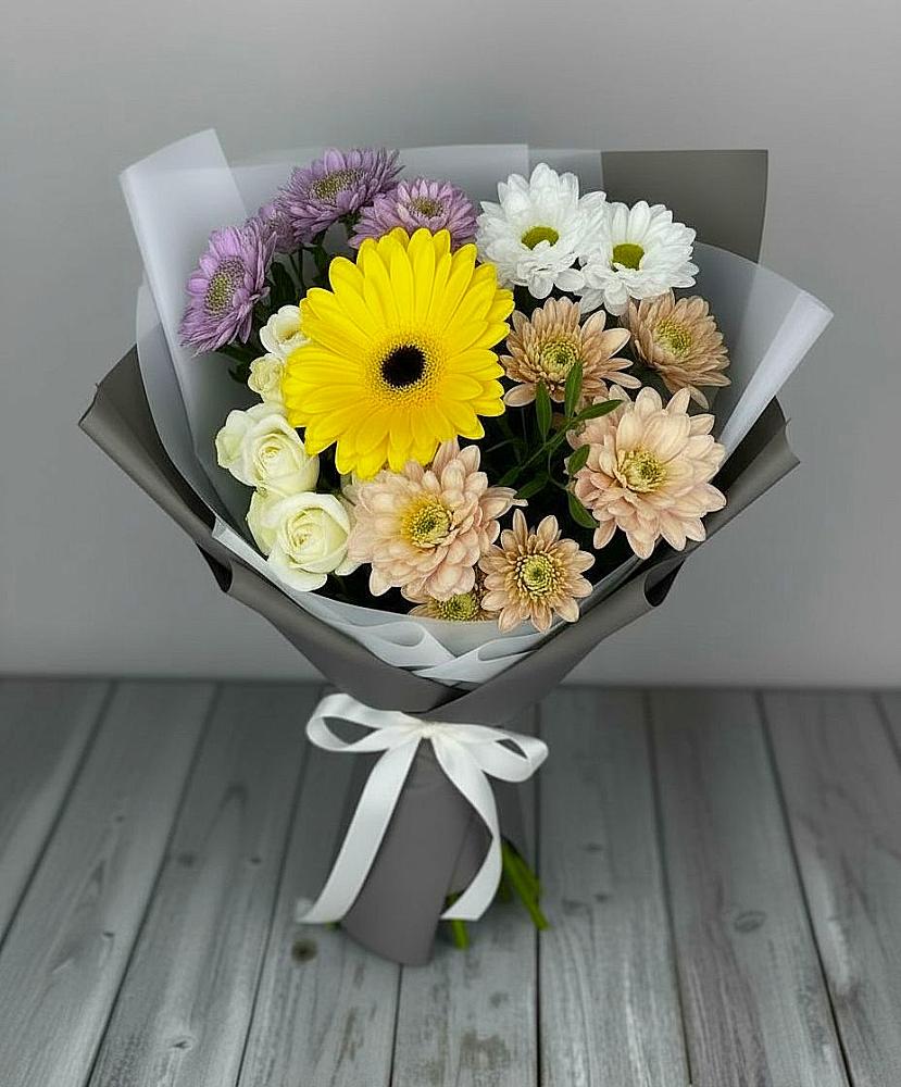 Букет цветов из: Розы, Герберы и Хризантемы в Красноярском