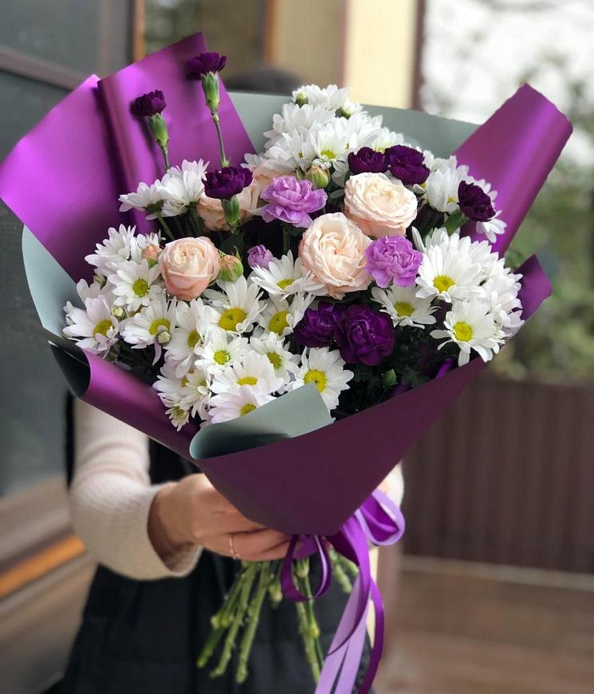 Букет цветов из: Хризантемы, Гвоздики и Розы в Красноярском