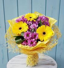Букет цветов из:  Хризантемы и Герберы в Красноярском