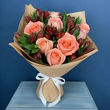 Букет цветов из:  Розы и Альстромерии в Красноярском