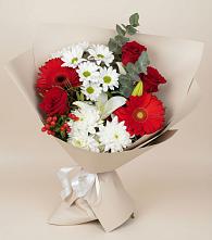 Букет цветов из:  Розы, Хризантемы, Герберы и Лилии в Красноярском