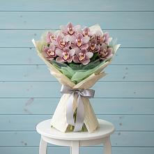 Букет цветов из:  Орхидеи и Розы в Красноярском