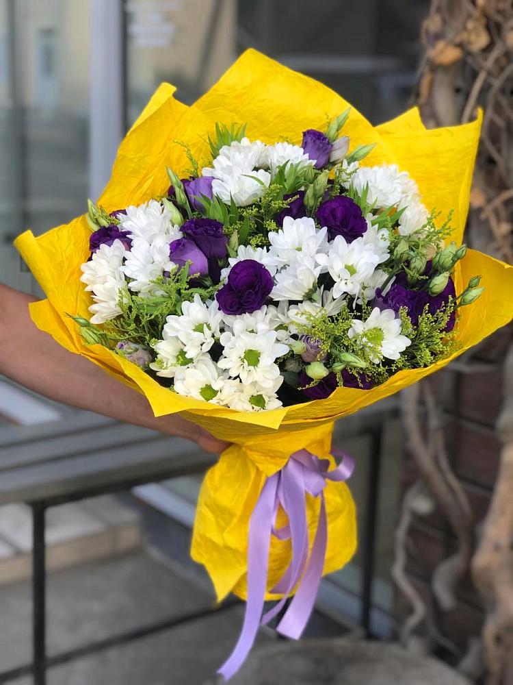 Букет цветов из: Ирисы, Хризантемы и Ромашки в Красноярском