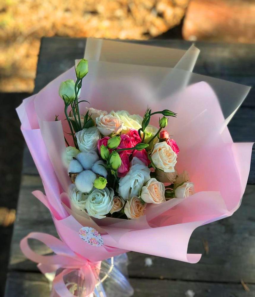 Букет цветов из: Розы и Лизиантусы в Красноярском