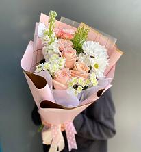 Букет цветов из:  Хризантемы и Розы в Красноярском