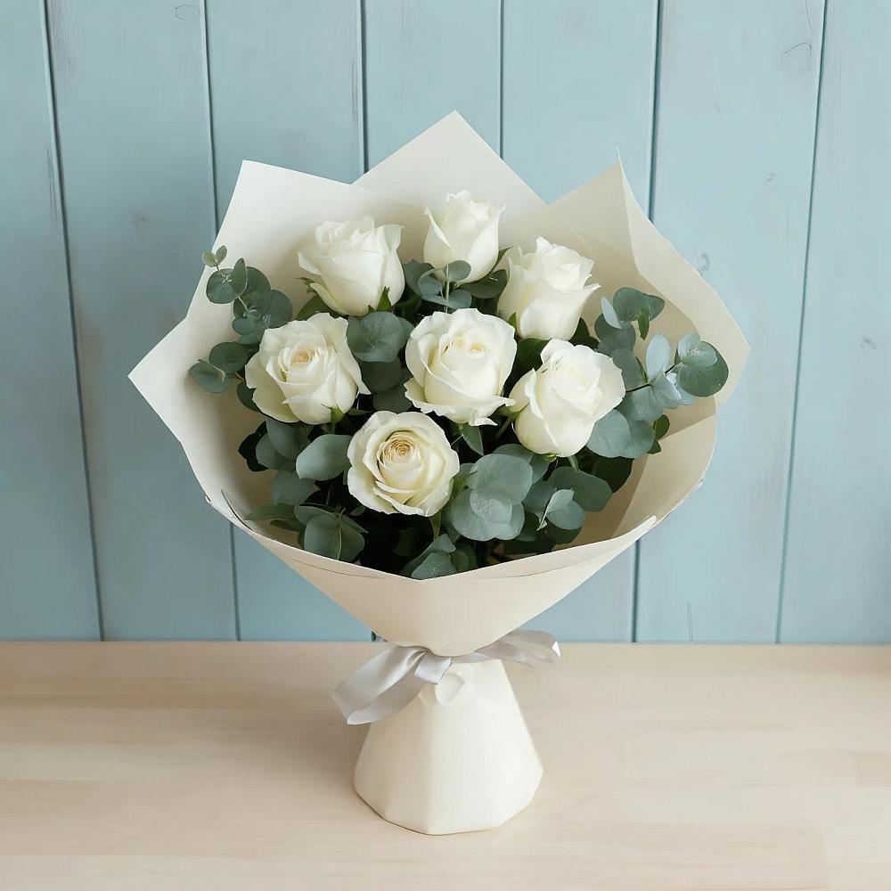 Букет Белые розы в Эвкалипте в Красноярском