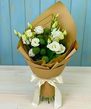 Букет цветов из:  Хризантемы и Лизиантусы в Красноярском