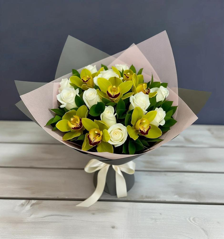 Букет цветов из: Орхидеи и Розы в Красноярском