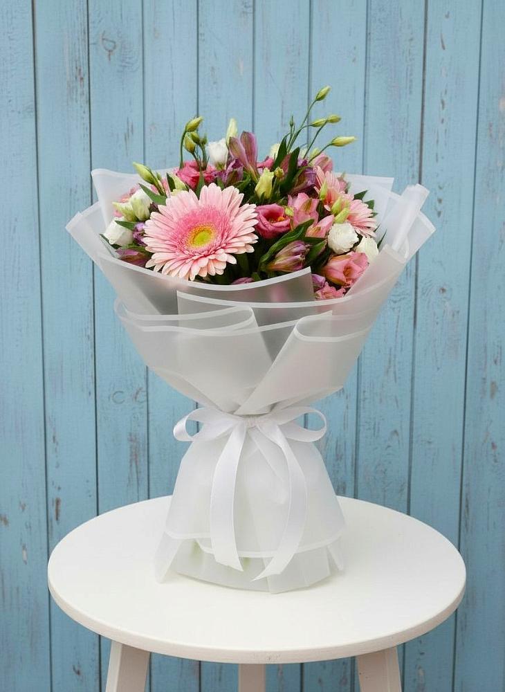 Букет цветов из: Герберы, Альстромерии и Лизиантусы в Красноярском