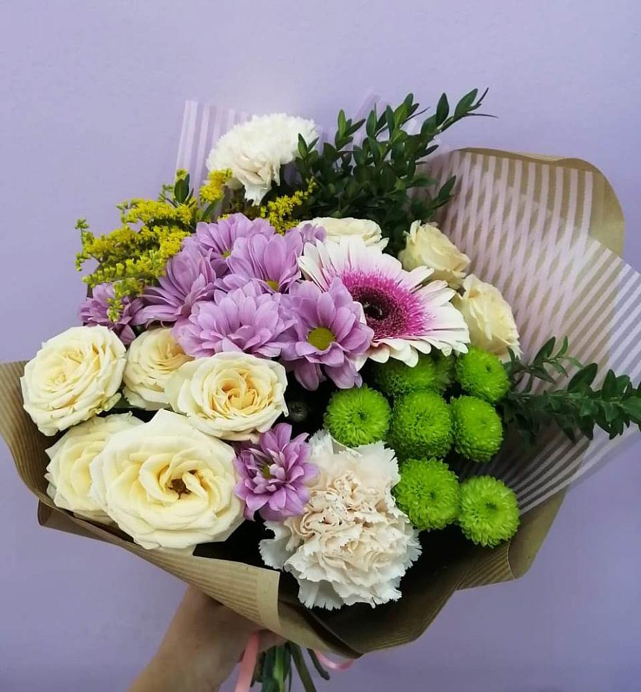 Букет цветов из: Хризантемы, Розы, Гвоздики и Герберы в Красноярском