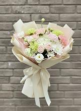 Букет цветов из:  Гвоздики, Розы, Лизиантусы и Хризантемы #REPLACE_PRED# Красноярском