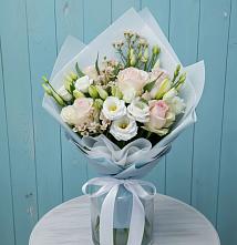 Букет цветов из:  Розы и Лизиантусы в Красноярском