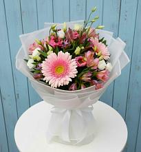 Букет цветов из:  Герберы, Альстромерии и Лизиантусы в Красноярском