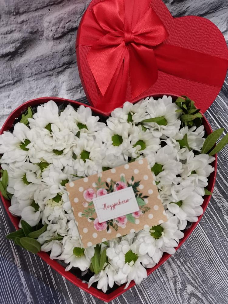 Цветочная композиция из Хризантемы в виде сердца в Красноярском