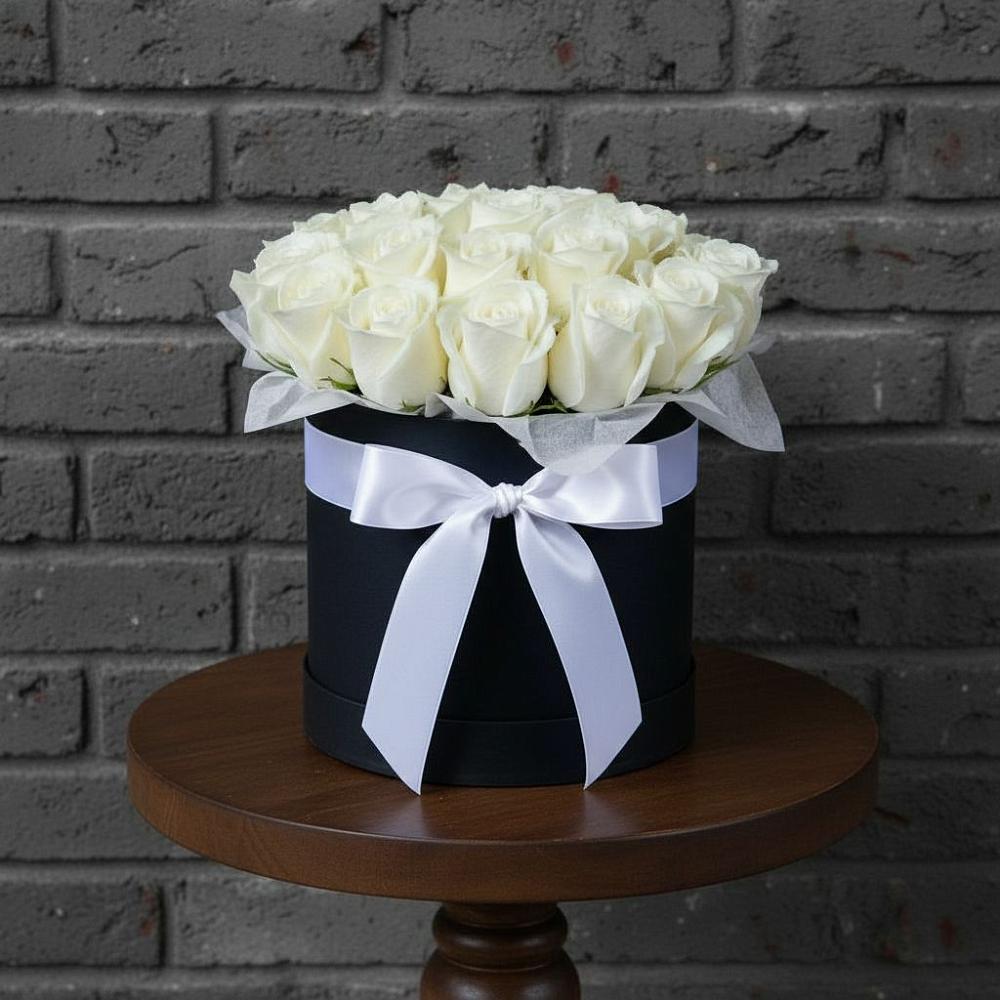 Цветочная композиция из Розы в шляпной коробке в Красноярском