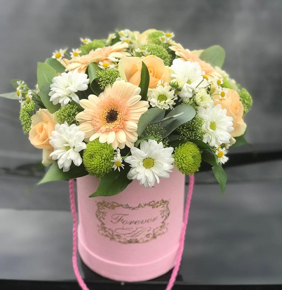 Цветочная композиция из Розы, Герберы и Хризантемы в шляпной коробке в Красноярском