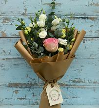 Букет цветов из:  Розы и Лизиантусы в Красноярском