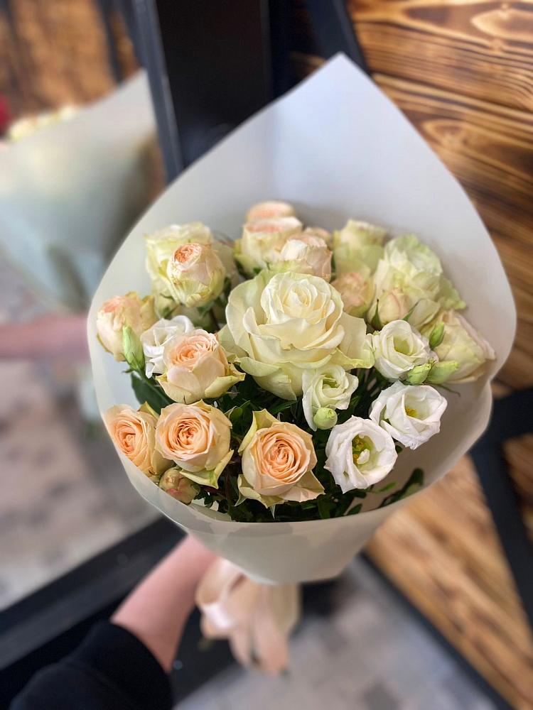 Букет цветов из: Розы и Лизиантусы в Красноярском