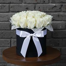 Цветочная композиция из Розы в шляпной коробке в Красноярском