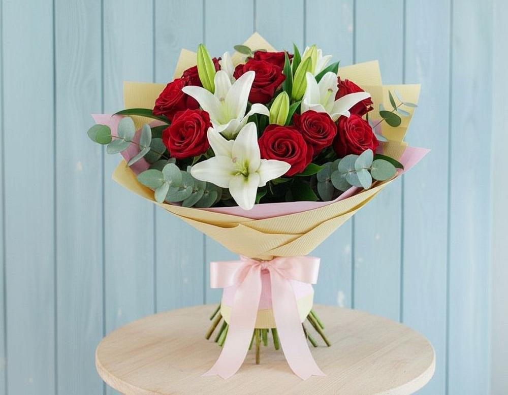 Букет цветов из: Лилии и Розы в Красноярском